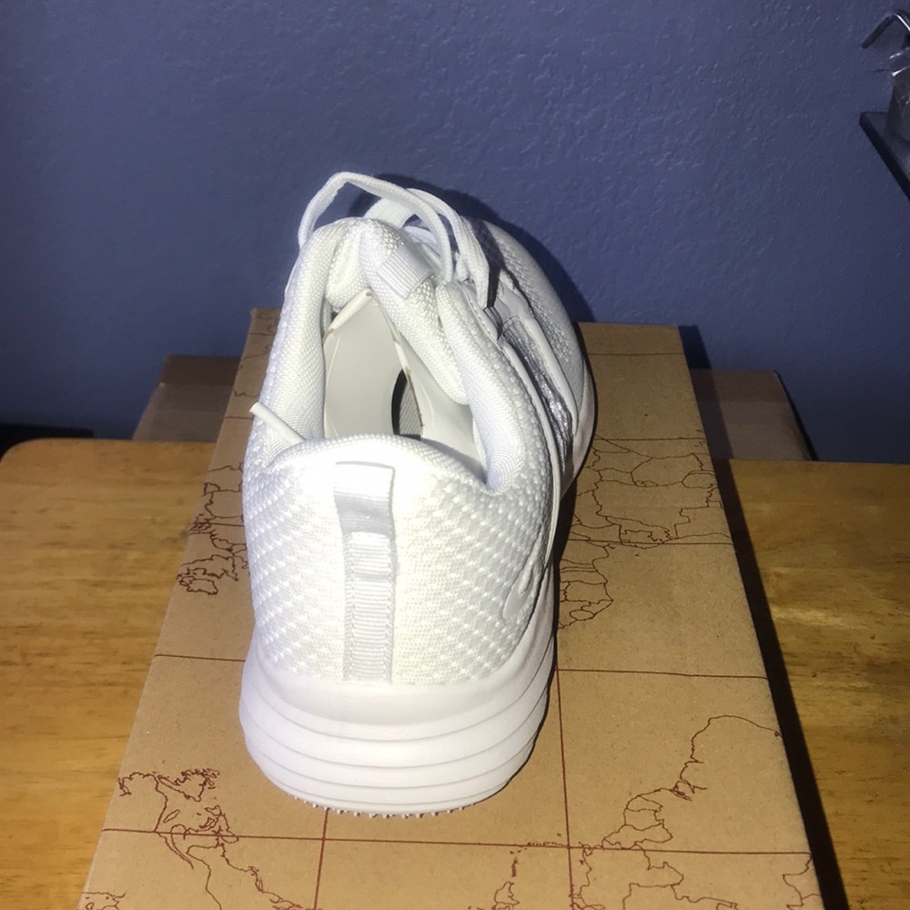 Shoe - Picture 2 of 4